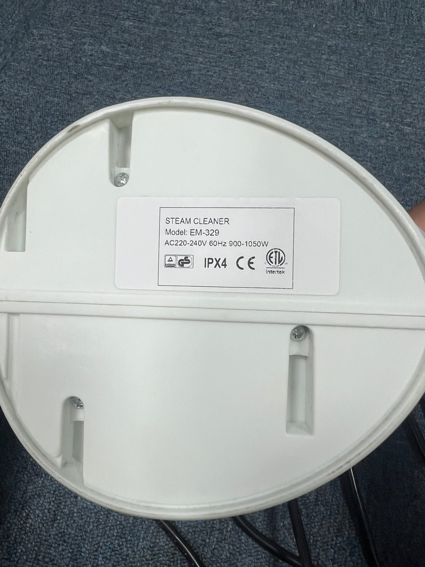 Nettoyeur vapeur portatif avec sécurité, réservoir 500 ml et 12 accessoires, idéal pour désinfecter et éliminer les saletés tenaces.