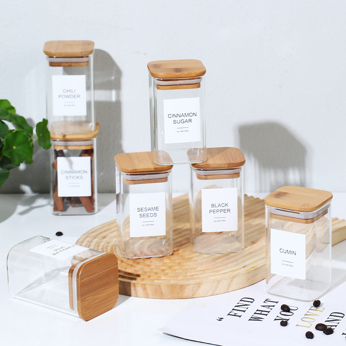 Lot de 24 pots carrés en verre 240 ml pour épices, sel, poivre ou condiments, avec bouchons pratiques.